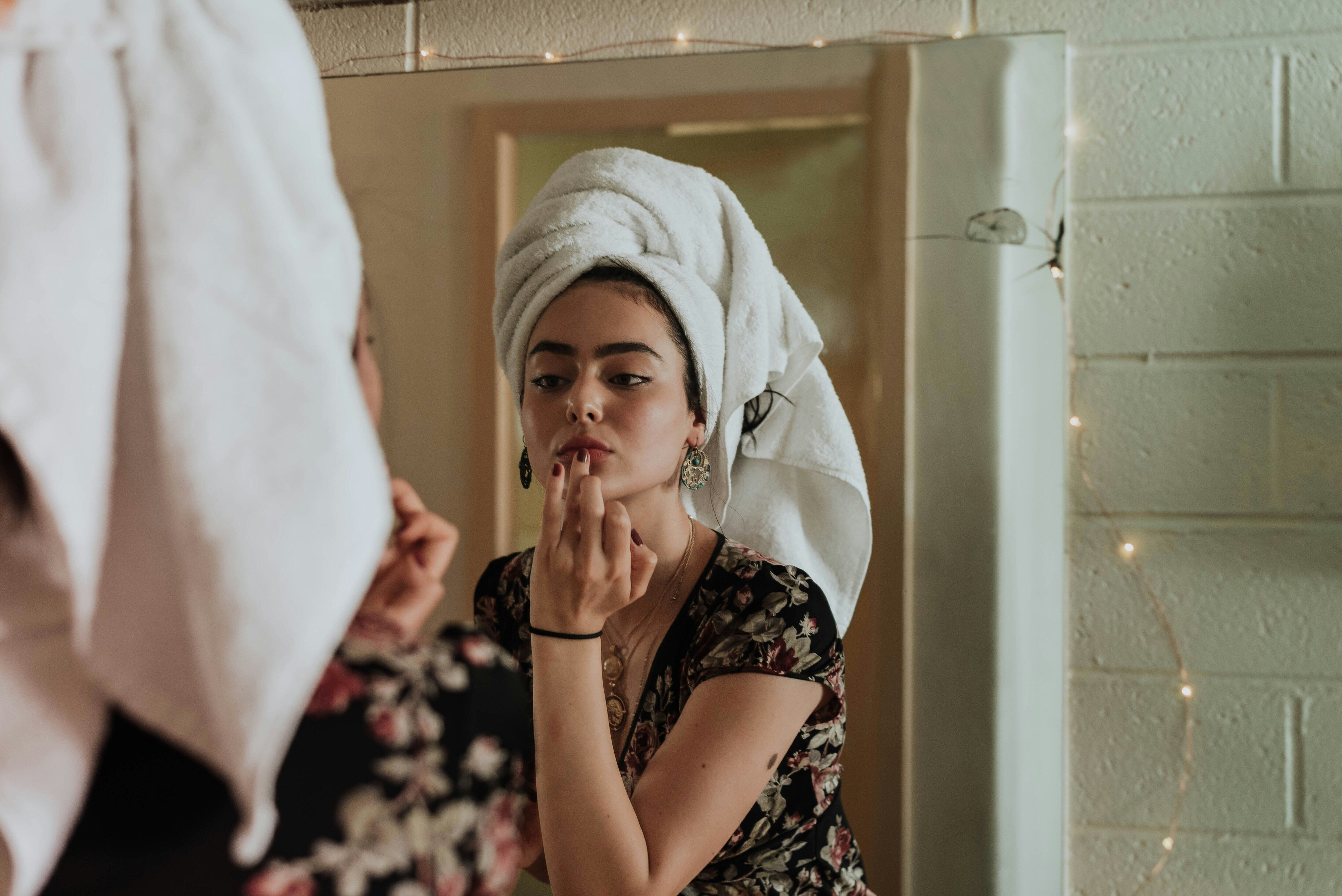 How to Properly Layer Your Skincare Products with Retinol for Maximum Effectiveness
