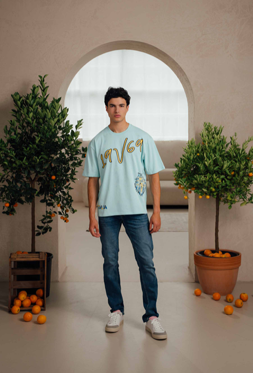 BLUE SHORT SLEEVE TSHIRT AND JEAN
